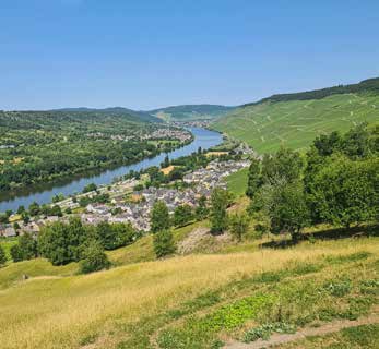 Landfrauen wandern auf dem Eselspädchen - die etwas andere Wanderung